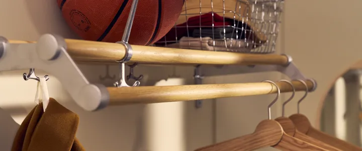 Nostalgi 291 hat rack in oak and aluminium shows flexibility and function
